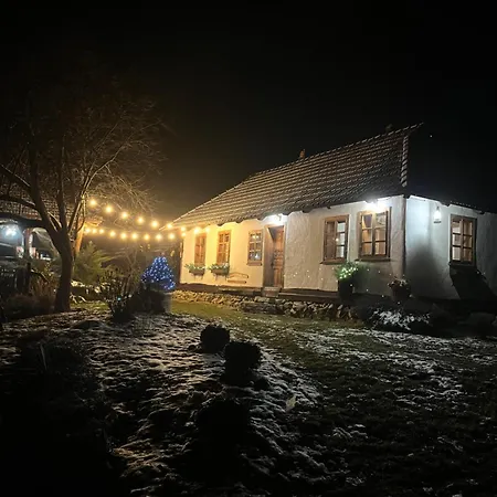 Nyaraló гардига *